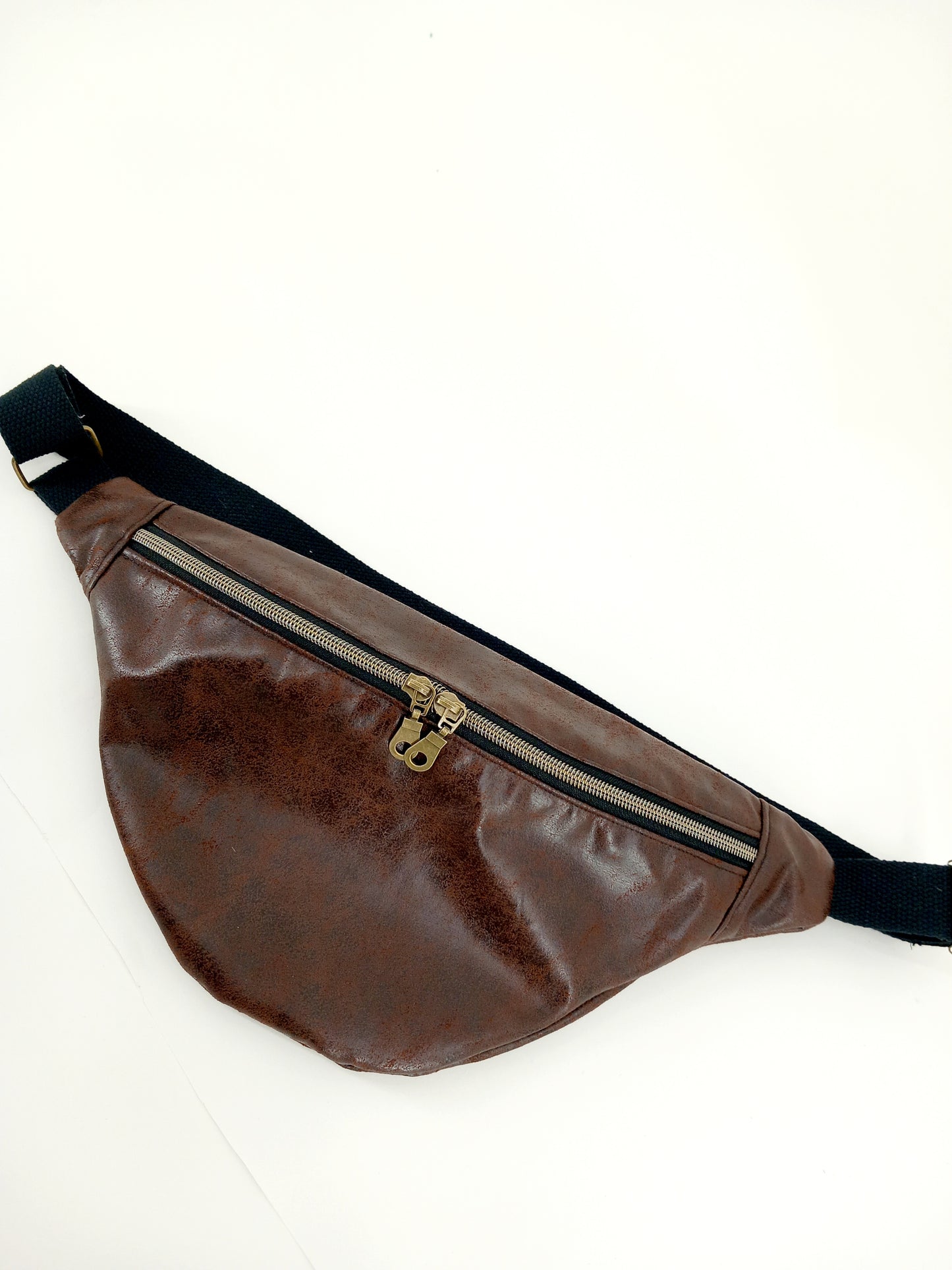 Banane petit modèle effet cuir marron