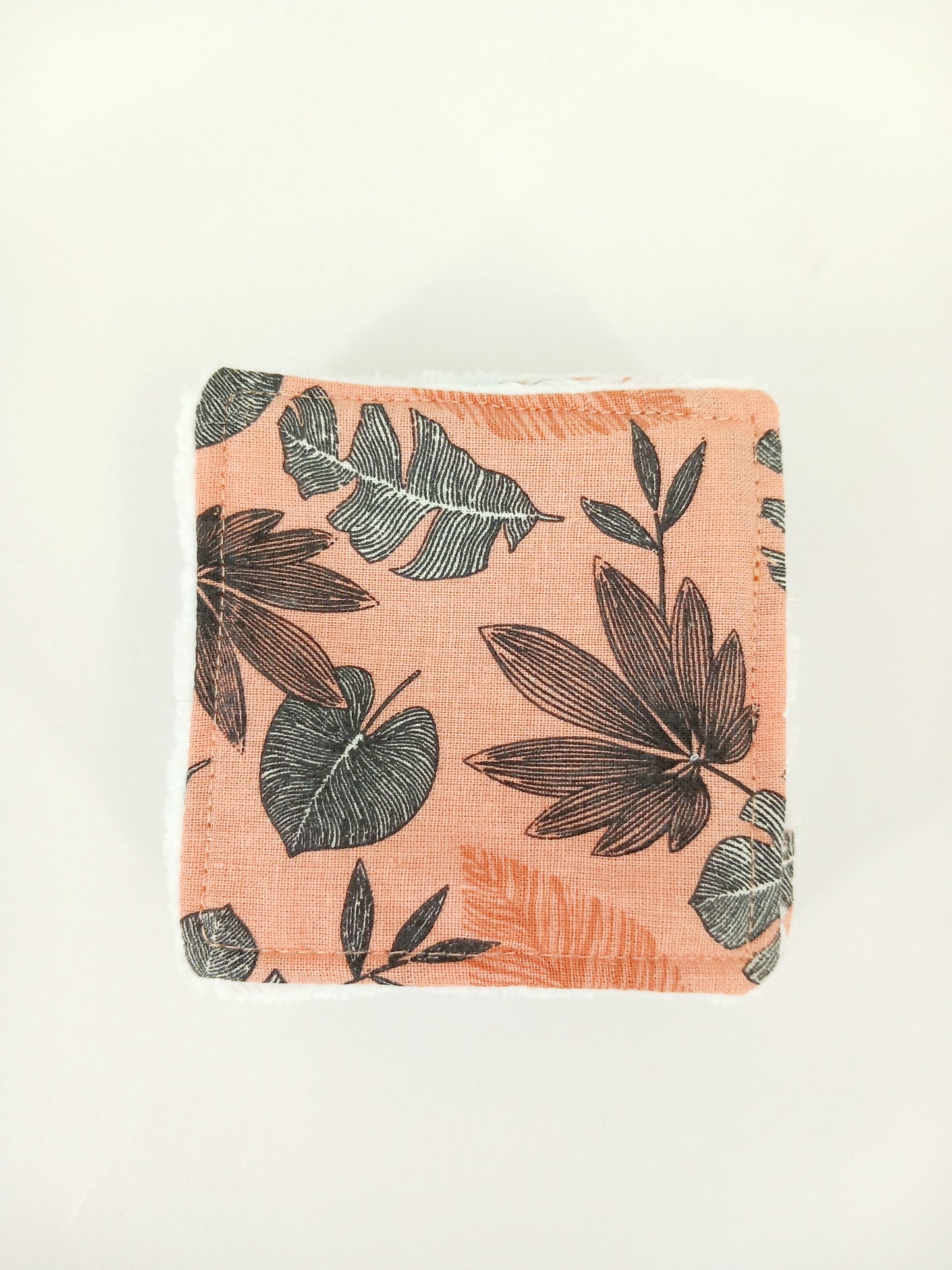 Lingettes visage démaquillantes roses à feuilles